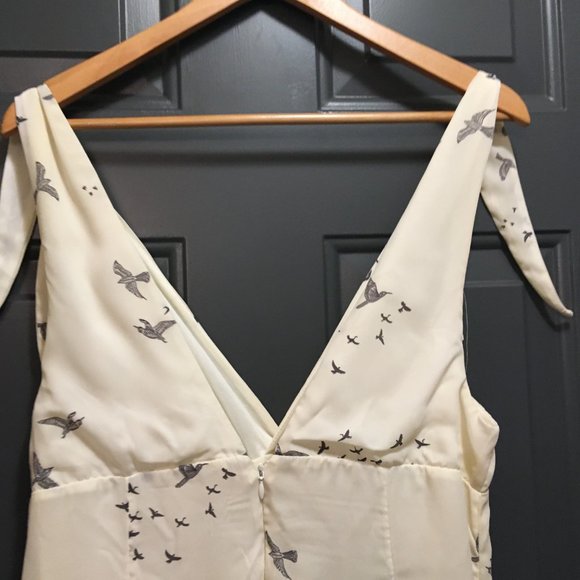 COPY - H&M- MAXI DRESS CREAMY IVORY CHIFFON WITH DELICATE BLACK BIRDS  PATTERN.… - Picture 10 of 13